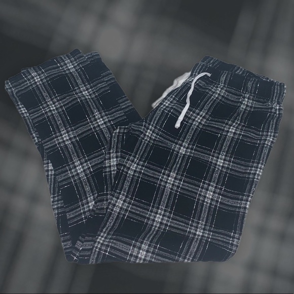 Old Navy Black Pajama Pants - Picture 5 of 6